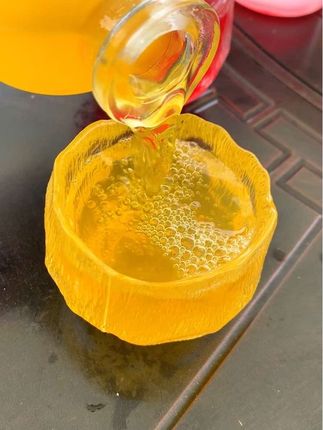 伤口不在谁的身上,谁也不知道有多疼,委屈不在谁的心中,谁也不知道有多难受,不要向任何人诉苦,因为这世上从来没有感同身受,只有冷暖自知;生活就是这样,哭给自己听,笑给别人看…#果酒微醺 #酒蒙子的日常 #感同身受这个事根本就不存在
