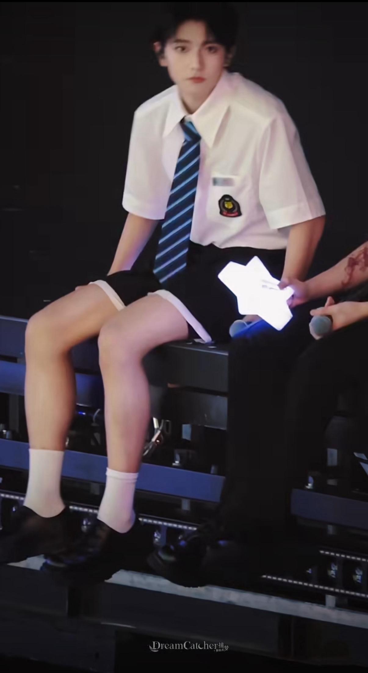 好白嫩的馒头!#帅哥 #穆祉丞 #校园风 #星途璀璨 #高颜值