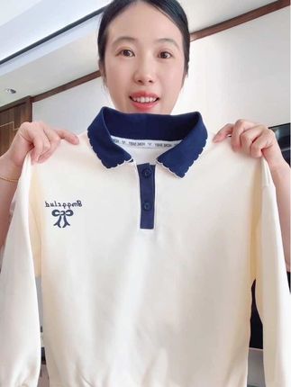 给女儿入的这个学院风卫衣,撞色Polo领设计,显白又乖巧,真的太喜欢了,品质和版型都很正!#中大童女孩衣服推荐 #女童卫衣 #高品质童装 #女童穿搭 #早秋穿搭