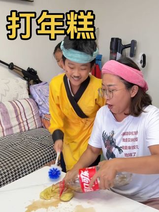 怎么和别人模仿的不太一样呢#万万没想到 #结果出乎意料 #打年糕 #搞笑视频 #意想不到的结局