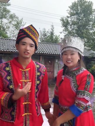 夫妻俩不离不弃,到白头。写的多好,可是现实生活当中又要多少人做到了?#我的乡村生活 #民族特色文化