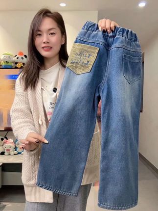 中大童加绒直筒裤,百搭舒服又时尚的学生一体绒休闲牛仔裤,遮肉显瘦,女儿太喜欢了#百搭神裤 #显瘦显高 #谁穿谁好看系列#牛仔裤 #超便宜超划算