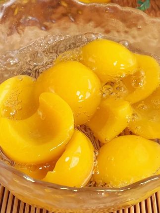 巨新鲜的黄桃罐头,脆脆的还爆汁#黄桃罐头#这很有夏天的味道#小时候童年味道