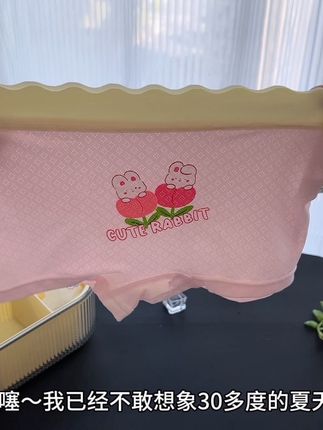 啊啊啊~夏天还得是给女儿穿这种超薄短裤穿着凉快!!#笛莎 家这款冰丝内裤,凉感舒适,又薄又贴肤,透气不闷汗,弹力大零束缚很好穿~ #儿童内裤 #女童内裤 #超薄透气 #超便宜超划算