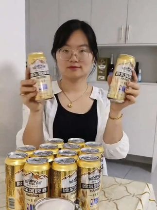 哈尔滨小麦王啤酒。 哈尔滨啤酒小麦王#酿造口感清爽#哈啤450ml*15罐整箱装年货好礼@巨量千川 #酿造口感清爽