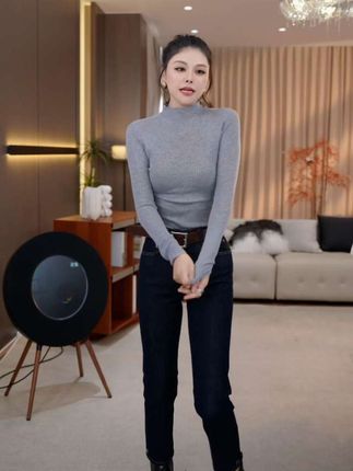 生活自会有答案!#打底衫 #半高领打底衫 #显瘦穿搭 #必备单品 #秋天第一杯琥珀流光