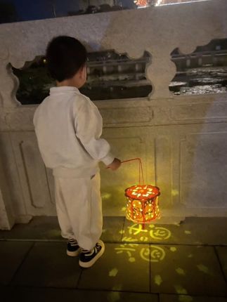 #中秋节 投影灯,小朋友自己DIY#中秋节手工灯笼 #中秋节快乐 #灯笼