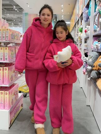 终于把女儿养大了,可以和妈妈穿一样的睡衣,一起逛街,真幸福。#睡衣 #睡衣家居服 #亲子装母女装 #宝妈推荐 #可外穿睡衣
