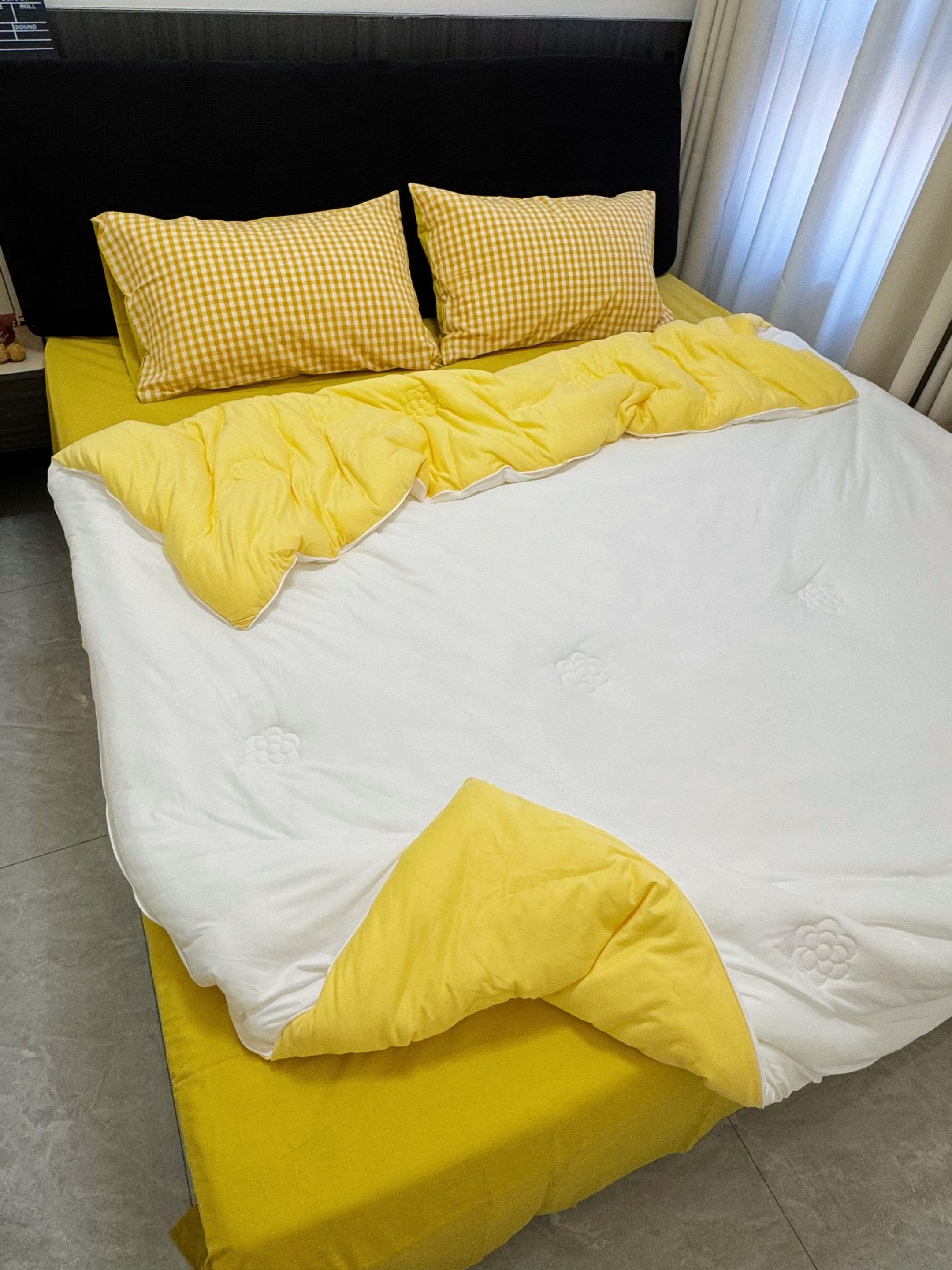 💛救命!这奶皮被芯也太软乎了吧!A面奶白+ B面暖黄,双面可用,颜值与实用并存~ 手感像奶皮一样软乎乎的,盖在身上轻盈又保暖,仿佛被云朵包裹☁️秋冬有它,每天都想赖在床上不起来!  #被芯推荐 #奶皮被 #双面被 #秋冬保暖 #家居好物