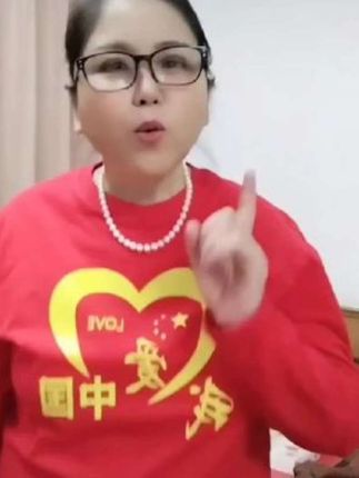 @小龙哥❤ #爱心t恤 #国庆中秋双节穿搭。#喜庆又好看。#不信你买件它#美丽爆棚啦。@牡丹姐助力❤2(仁) @牡丹❤️(仁)3 @牡丹姐 ❤(仁)14:30分