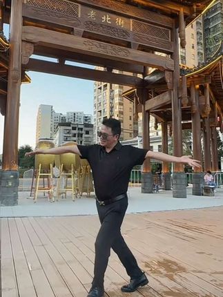 哥家住在郧西县,一年四季艳阳天,如果朋友把路过,哥哥带你北街玩#热门音乐🔥 #七夕天街@郧西融媒 @七夕天街@抖音小助手