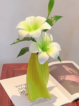 轻奢百合花手感假花仿真花塑料花瓶客厅摆件摆设餐桌桌面房间装饰 #创作灵感 #百合花#假花仿真花#塑料花瓶#@DOU+小助手 #花瓶