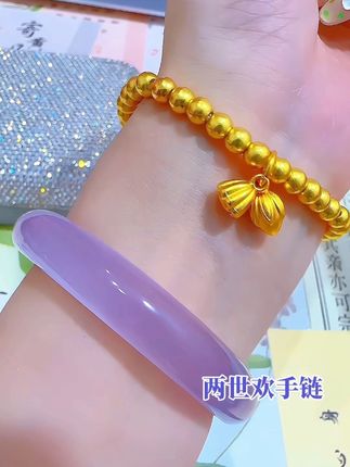 手链赛道文案素材 - 回复 @雨露(好物优选)的评论 戴腻了千篇一律的手链,一定要试试这条两世欢手链✨
圆润珠饰搭配精巧莲形吊坠,上手温润质感十足
柔和修饰手腕线条,东方温婉氛围感直接拉满
可调节链身,各种手围戴着都贴合舒服
单戴自带高级感,国风、通勤、休闲穿搭随心驾驭
抬手之间,把淡淡的雅致氛围感拿捏住#两世欢手链 #国风手链 #日常配饰 #精致首饰@DOU+小助手 - 雨露(好物优选)作品