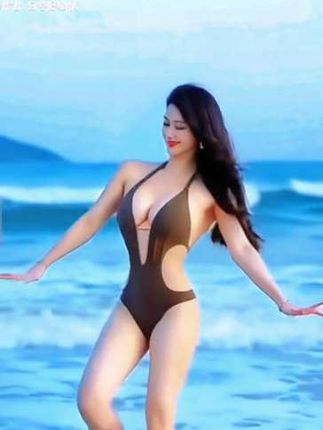 舞姿优美人更美#泳装美女 #优雅气质 #海边写真
