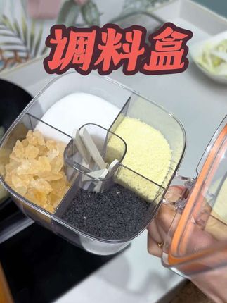 调料都放一起,用起来就好方便了,不会手忙脚乱,他这个密封性好,带小勺子用起来也能够很好掌握用量#厨房佐料收纳盒 #厨房必备#好物推荐#超便宜超划算#厨房好物