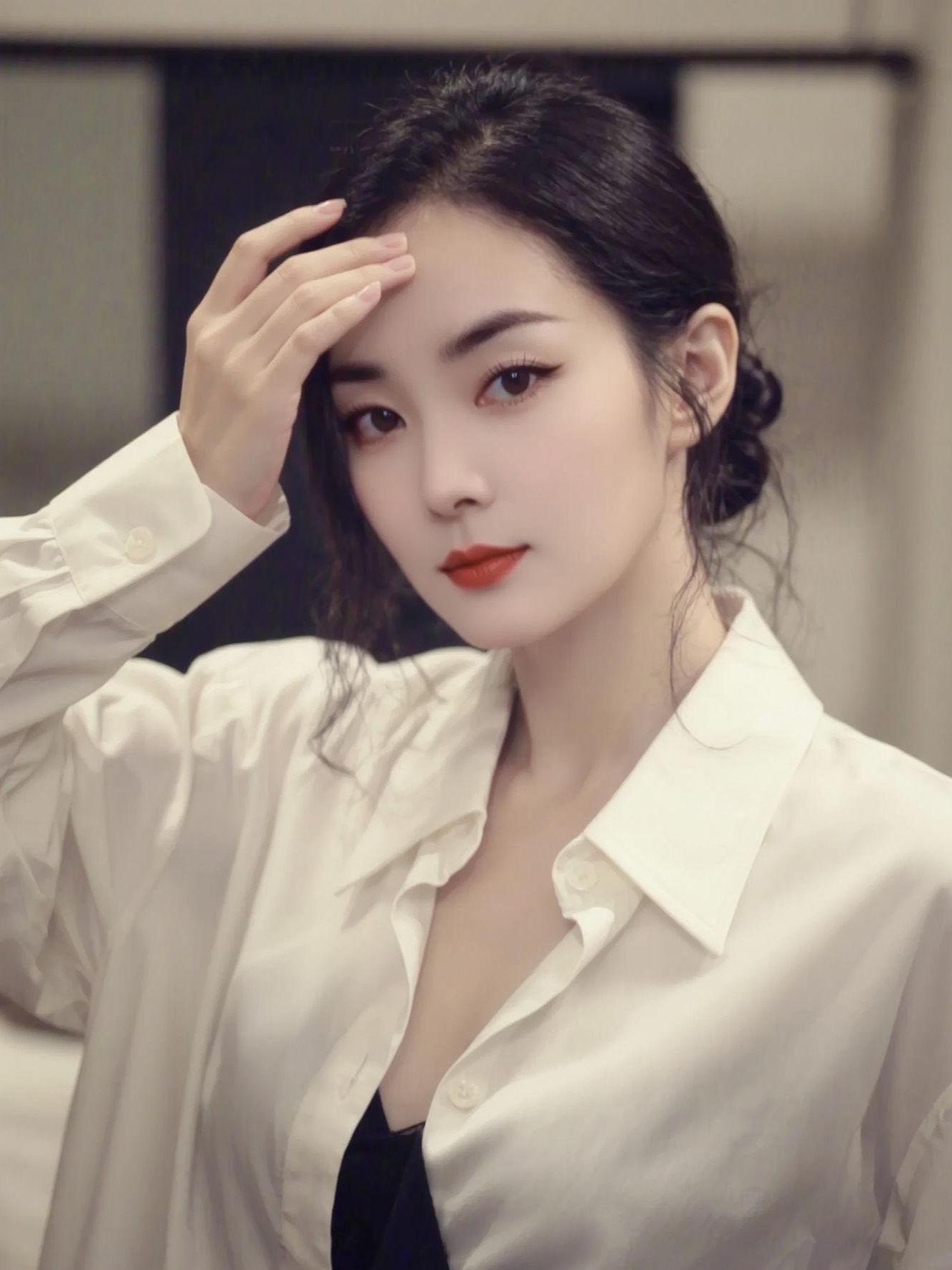提醒所有女人关闭私信功能,不要搭讪陌生人,不要加陌生人微信,真正成功的男人没有时间玩网络,优秀男人、身边不缺女人、他也没有时间陪你聊天、真正优秀男人也不会到处网络上聊骚、不动情远离套路、