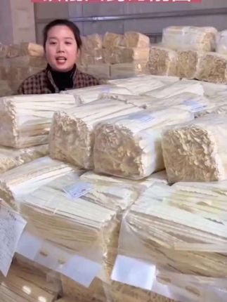 劲道丝滑的刀削面老少皆宜特别营养健康油泼酸汤都好吃#铁棍山药刀削面 #刀削面 #好吃到停不下来 #山药刀削面