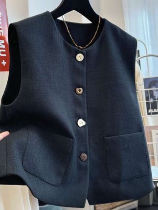 #秋季日常实用穿搭思路分享#秋冬穿搭新鲜感在线 #把日常衣服穿出新花样#气质这一块拿捏死死的 #只做高品质 @DOU+上热门