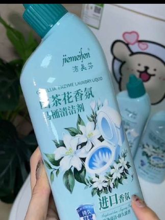 洁美芬的山茶花洁厕液真的太好用了,去污能力强刷完后一整个卫生间都香香的# 洁厕剂# 山茶花# 马桶清洁剂推荐# 卫生间好物 @抖音创作小助手