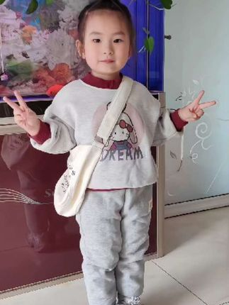 天冷了,赶紧给女儿准备了两条加绒加厚的棉裤,一体绒不掉毛不起球,柔软舒适还保暖,闭眼入#高品质童装 #萌娃穿搭 #加绒加厚 #秋冬穿搭 #面料柔软舒适