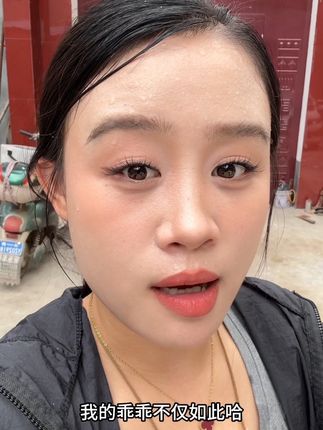天太热了真的不适合出来玩,出来一会儿跟洗了个澡一样。不过说真的这底妆真挺抗打的~