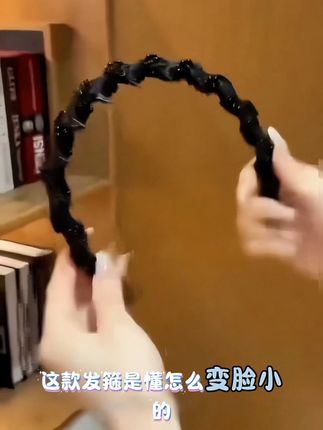 路易斯繁星发箍!轻奢小香风串珠 + 正反两戴,秋天戴它气质直接开挂! #早秋中性风穿搭 #高颅顶头饰发饰 #四季可戴发箍 #正反两戴发箍#歌曲风月遥