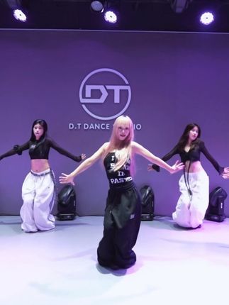 穿长裤跳短裙🫧 #yori编舞 #美丽的年纪25岁 #短裙 #基础爵士 #抖音潮流舞蹈大赛