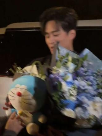 王甜甜《心序失格》杀青快乐🎉
说好了争取杀青来看你
我打高铁来见你啦
天这么冷还特地下车
昨天不管发生了什么我都可以原谅
爱与被爱同时发生
真诚永远是必杀技
永远喜欢简单温柔真诚美好❤️
王甜甜你果然是我的光啊
我见短国众生皆草木
唯你是青山@王皓祯
我想我会一直爱你❤️
(原谅我的渣设备和激动地没对焦)
#王皓祯 #杀青大吉 #真诚才是必杀技 #糟糕是心动的感觉 #向全世界安利