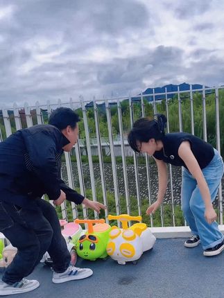 一岁小朋友可以玩的,好看好玩的熊猫车。#儿童玩具 #熊猫#儿童滑行车#儿童溜溜车