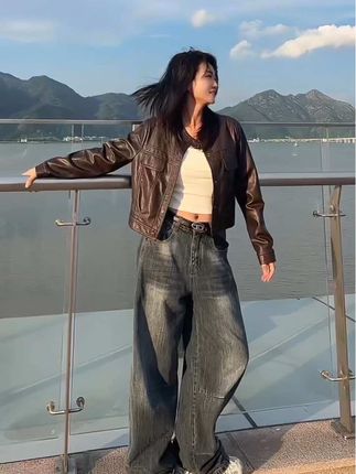 做个快乐的搬砖阿姨,忙时女汉子,闲时小女人,闹腾的时候女神经,别人喜不喜欢不重要,自己喜欢就好,又是元气满满的一天#皮衣#秋季穿搭