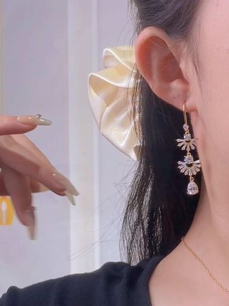 三生三世步步高升耳钩吊坠耳饰 #时尚饰品 #气质百搭 #美出高级感 #时尚搭配 #修饰脸型