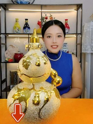 家里摆上这么个漂亮的金葫芦,寓意真的太好了。这可是地地道道杏花村的美酒和景德镇的陶瓷强强联合打造而成的经典美酒!#杏花村酒 #景德镇陶瓷 #中秋送礼 #白酒 #好酒推荐