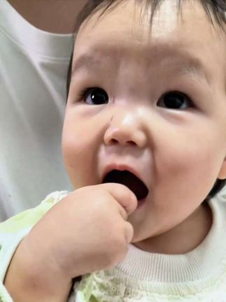 如果你家孩子也不爱吃蔬菜,可以给孩子安排上我们家多米吃的这个#妃想吃 #冻干蔬菜块 ,配料很干净。一口下去多种蔬菜,满满的膳食纤维,口感鲜香酥脆,还有淡淡奶香。宝宝很喜欢#不爱吃蔬菜的宝宝 #妃想吃冻干蔬菜块 #零食推荐