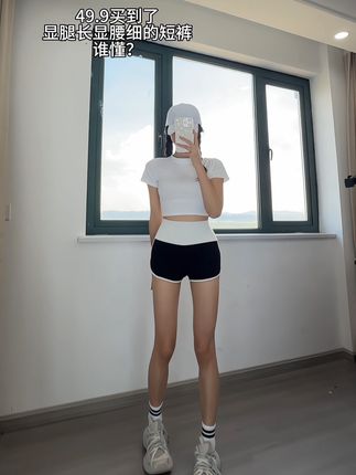 49.9这个质感完全不输几百的面料 关键是真的好显腰臀比例#好物推荐🔥 #显瘦遮肉 #无限回购的宝藏单品 #运动裤