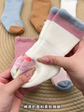 天气越来越冷,这种加绒加厚的毛圈袜,一定要给宝宝准备上。又柔软又舒服,秋冬天穿太暖和了#宝宝袜子#中筒袜#保暖又好看#母婴好物#每日分享