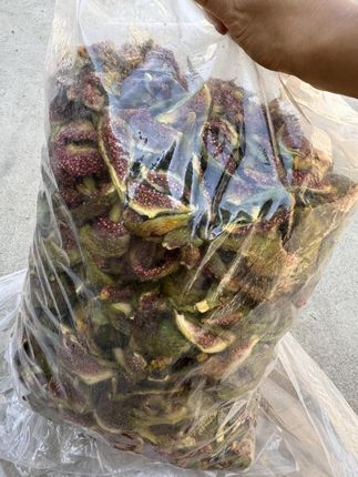 女生的心机小零食 是时候远离超市里各种添加剂超多的蜜饯与果干,初入口酥脆!酥脆!酥脆!回味越品越香!清香的果香味,没有其他多余的杂味,味道很纯正,吃起来甜而不腻,除去鲜果中的水分,锁住原有的营养成分,无任何添加,颗颗饱满,营比较丰富#强烈推荐 #无花果干#零食#零食推荐 #零食分享