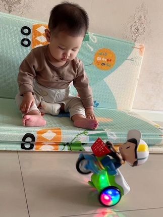 自从买了这个自行车玩具,彻底解放双手,会唱歌会骑行,还会转圈圈,一玩就是一下午,现在走哪都得带