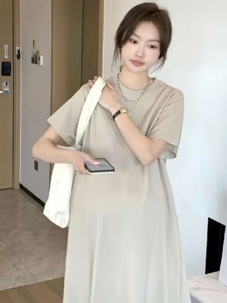 #上热门 #孕期穿搭 #孕妇装 ,孕妈们给你们挑选一款纯棉连衣裙,宽松大码,面料柔软舒服。