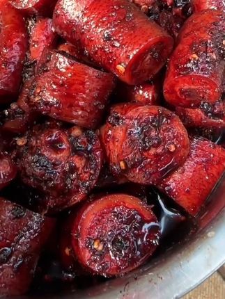 #景谷红肉#麻辣腌红肉 景谷红肉是普洱的一道特色美食,风味独特,传统纯手工土坛腌制,口感麻辣爽口,下饭下酒真的太板扎咯#红肉#云南特产#云南农村特色美食@DOU+小助手 @DOU+好生意 @DOU+上热门