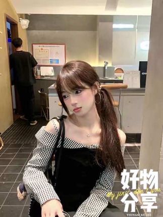 大码胖MM甜辣妹假两件格子拼接露肩长袖t恤女秋季一字肩修身上衣#秋季穿搭 #通勤穿搭 #显瘦穿搭 #上衣 #长袖t恤