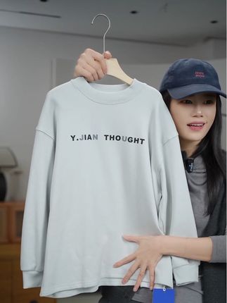 世事难两全,得失总相伴。度四季,也度自己。#男生穿搭 #源头实力厂家 #t恤穿搭 #源头工厂 #夹克