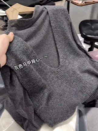 早秋新款韩系百搭针织马甲背心内搭打底衫时尚洋气两件套#早秋黑白灰#高级感穿搭 #我的高能时刻 #时尚穿搭