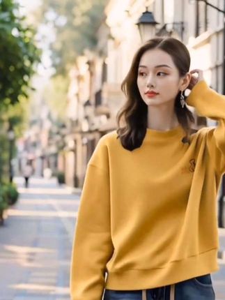 #谁穿谁漂亮 #女装穿搭 #穿出自信穿出美丽 #圆领卫衣 #时尚气质穿搭