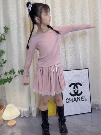小艾曲家衣服试穿效果来咯,真的好喜欢这种简约带点设计感的衣服,娃穿上就是很好看,又是哄闺女帮我拍视频的一天 #每日童装穿搭分享 #骗你生女儿可盐可甜 #撤柜童装