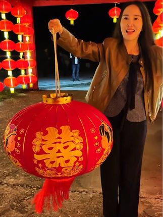 结婚啦,结婚啦,结婚就挂喜字灯笼,绒布摸着软,流苏飘着美,室内外都适用!太好看啦#结婚灯笼#大喜的日子#喜庆用品#婚房布置#结婚习俗