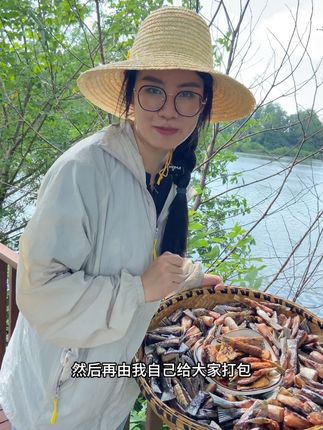 不咸不淡的阳干草鱼尾, 祖祖辈辈做了三代人,我们是湖北监利做阳干鱼的源头工厂,晒场里晒的七八成干,不咸不淡的口感,吃起来像排骨一样香#家乡特产 #阳干鱼#湖北家常菜