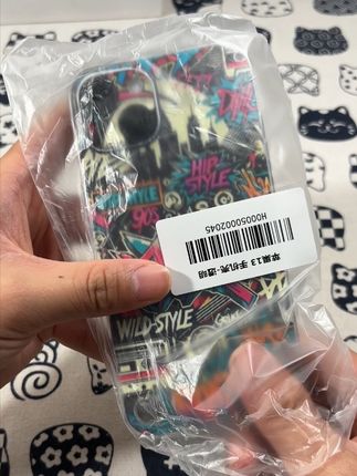 涂鸦风格搭配你四年前的苹果手机,居然效果非常的出彩#手机贴纸 #iPhone贴纸 #涂鸦 #后现代 #iPhone