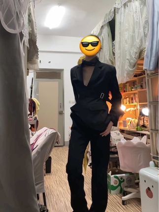 国乙夜场新look✌️ #黑色系穿搭 #禁欲系 #西装 #制服 #fpy
