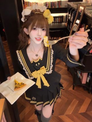 我的肚子会饿饿 喵喵喵喵喵 #学院风 #小爽汁