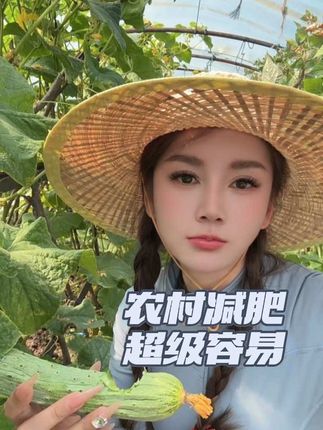城里人拿什么和我门农村比 早上有新鲜的蔬菜沙拉 中午有现采摘的水果沙拉 晚上小鸡🐔沙拉#三农 #我的乡村生活 #减肥 #乡土气息 #沙拉